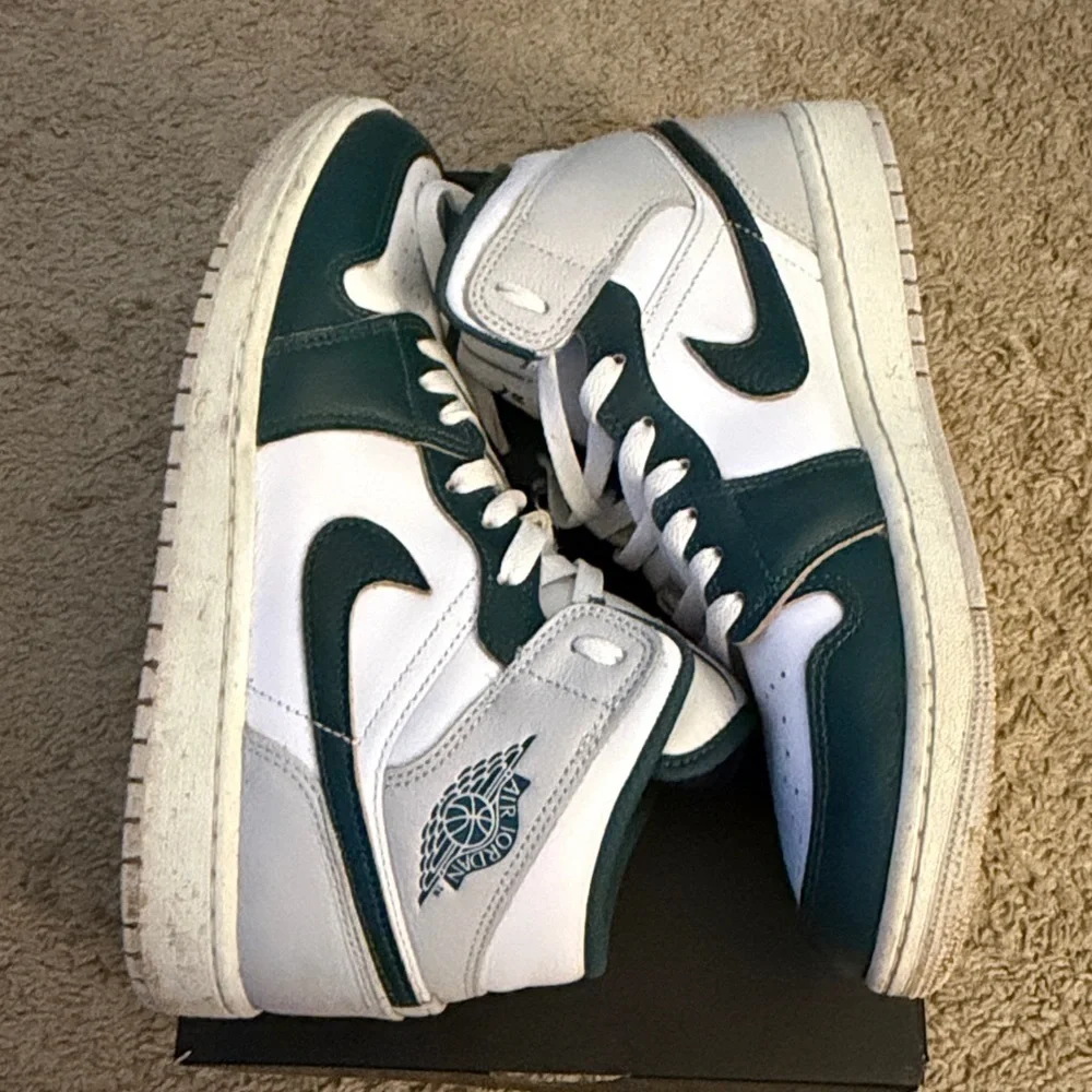 Nike Air Jordan 1 Mid SE Sneaker White Green Grey men's size 9